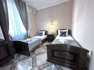 Гостиница Ношен Лазаревское Семейный номер с балконом-12