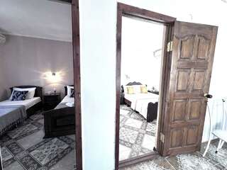 Гостиница Ношен Лазаревское 4-местный номер стандарт семейный-12