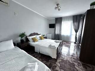 Гостиница Ношен Лазаревское Номер стандарт семейный-1