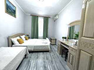 Гостиница Ношен Лазаревское 3-местный номер эконом (удобства на этаже)-2