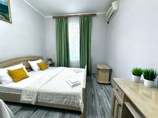 Гостиница Ношен Лазаревское Трехместный номер с общим туалетом-4