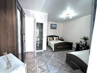 Гостиница Ношен Лазаревское Трехместный номер «Комфорт»-9