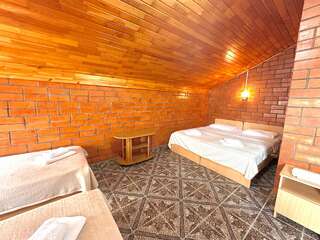 Гостиница Ношен Лазаревское Классический четырехместный номер-14