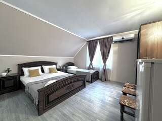 Гостиница Ношен Лазаревское 4-местный номер стандарт-21