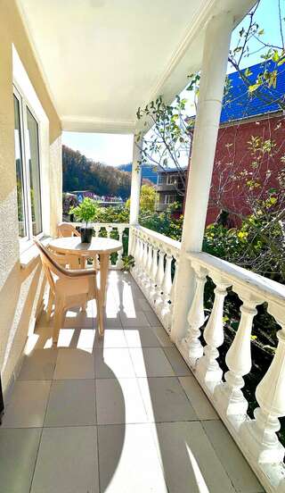 Гостиница Ношен Лазаревское Семейный номер с балконом-2