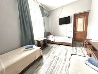 Гостиница Ношен Лазаревское 3-местный номер эконом (удобства на этаже)-6