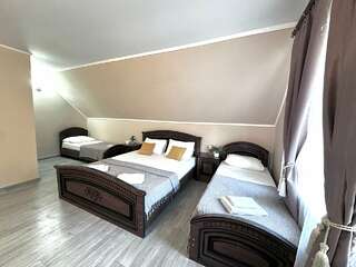 Гостиница Ношен Лазаревское Классический четырехместный номер-4