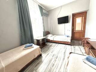 Гостиница Ношен Лазаревское Трехместный номер с общим туалетом-14