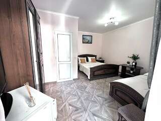 Гостиница Ношен Лазаревское Трехместный номер «Комфорт»-1