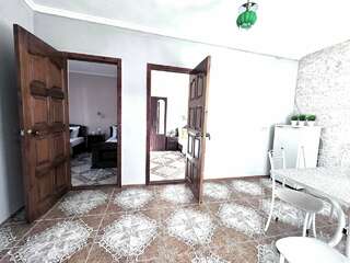 Гостиница Ношен Лазаревское Семейный номер с балконом-14