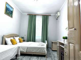 Гостиница Ношен Лазаревское Трехместный номер с общим туалетом-10