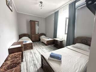 Гостиница Ношен Лазаревское 3-местный номер эконом (удобства на этаже)-4