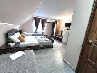 Гостиница Ношен Лазаревское Классический четырехместный номер-7