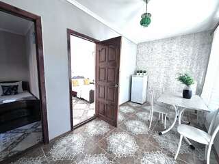 Гостиница Ношен Лазаревское Семейный номер с балконом-4