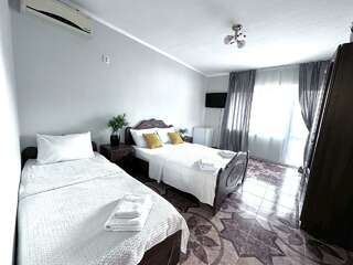 Гостиница Ношен Лазаревское Номер стандарт семейный-10