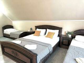 Гостиница Ношен Лазаревское Классический четырехместный номер-10