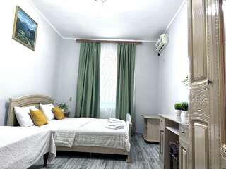 Гостиница Ношен Лазаревское 3-местный номер эконом (удобства на этаже)-15